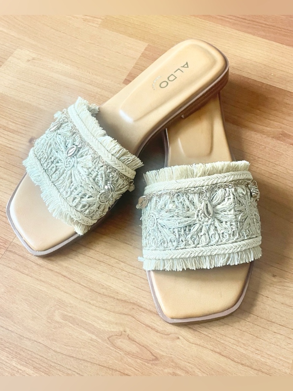 NWOT Aldo Aurana Sandal